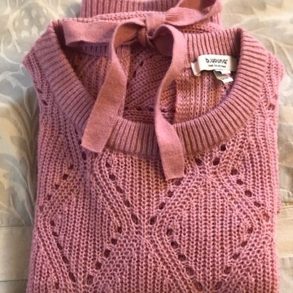 Pink  sweater for sale by b young - Picture 1 of 4